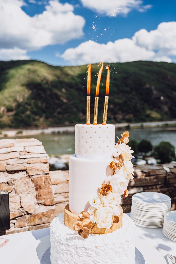 Hochzeitstorte bei einer Hochzeit auf einem Schloss