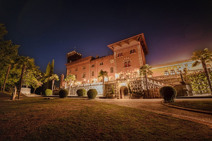 Castello di Spessa, a beautiful wedding venue in Italy, lit at night